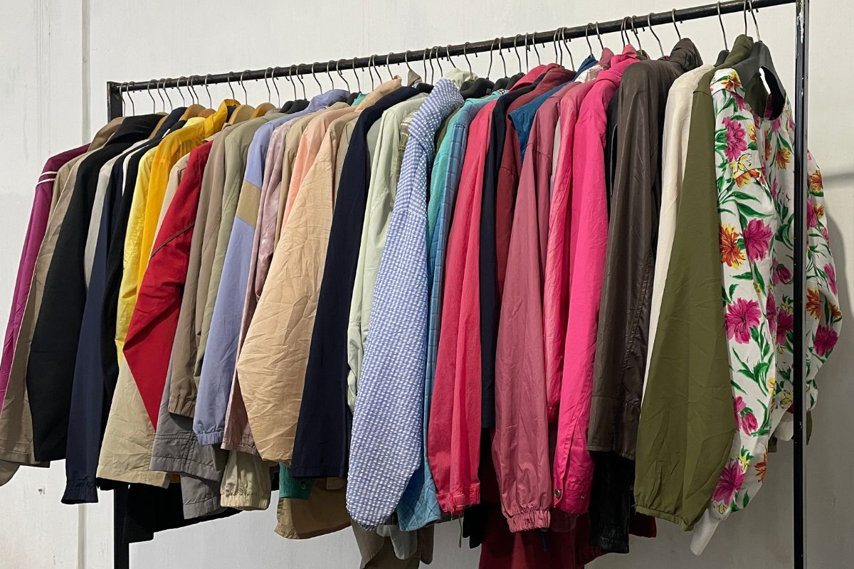 A picture of a lot of clothes.