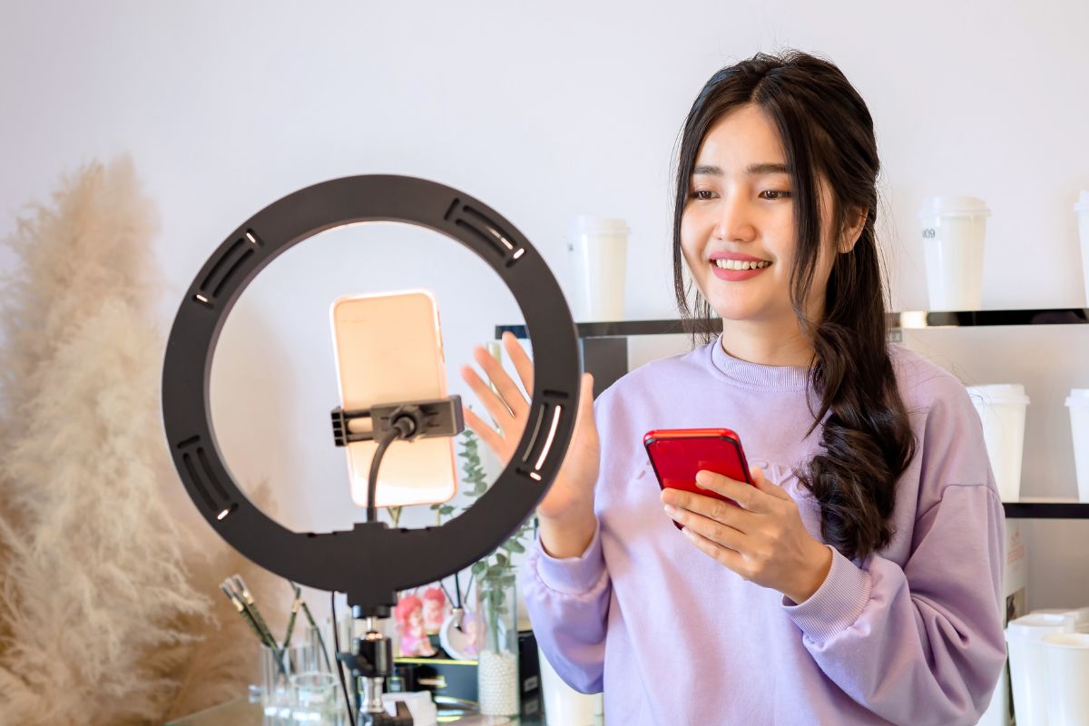 A picture of an influencer.