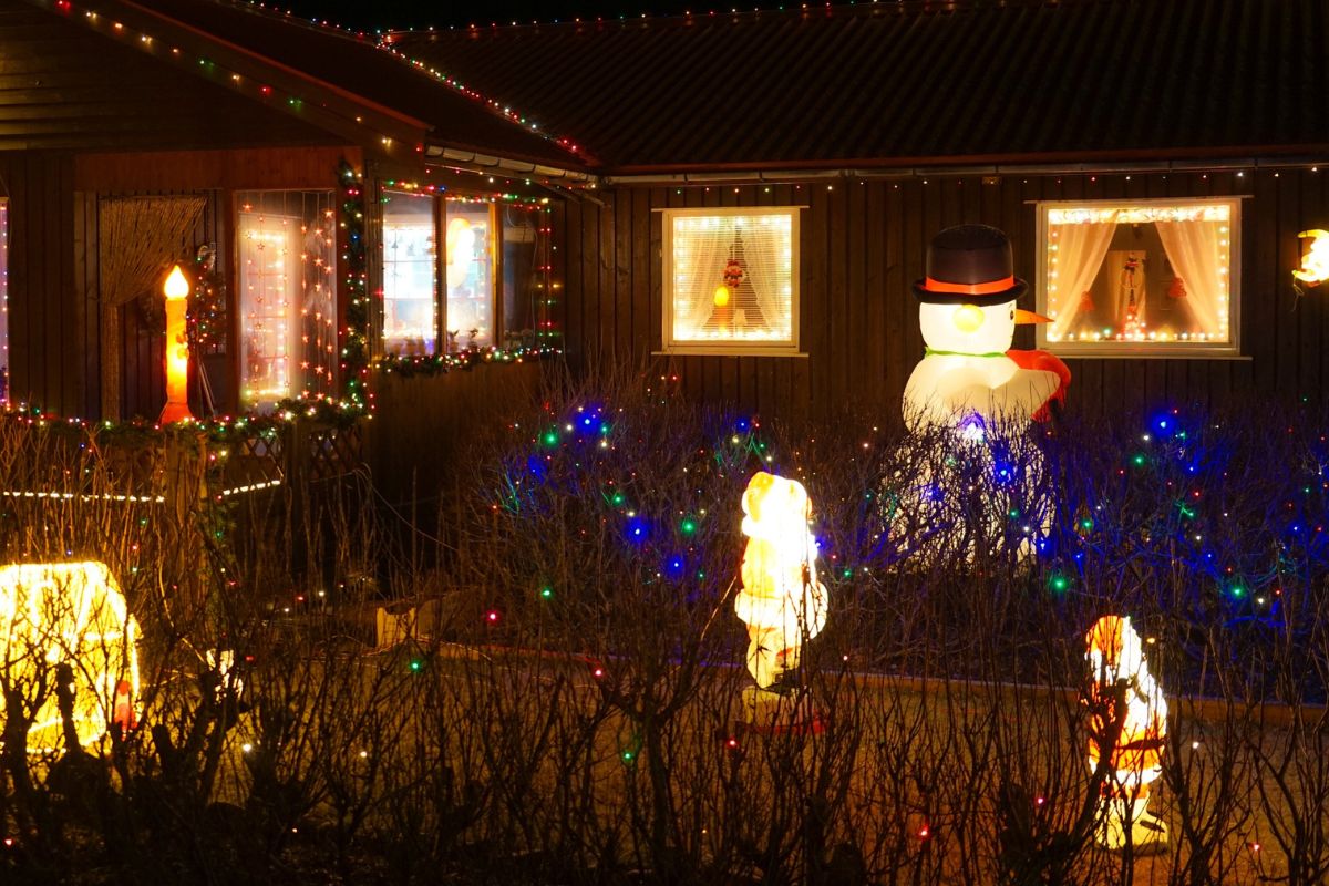 A picture of a house with Christmas decor.