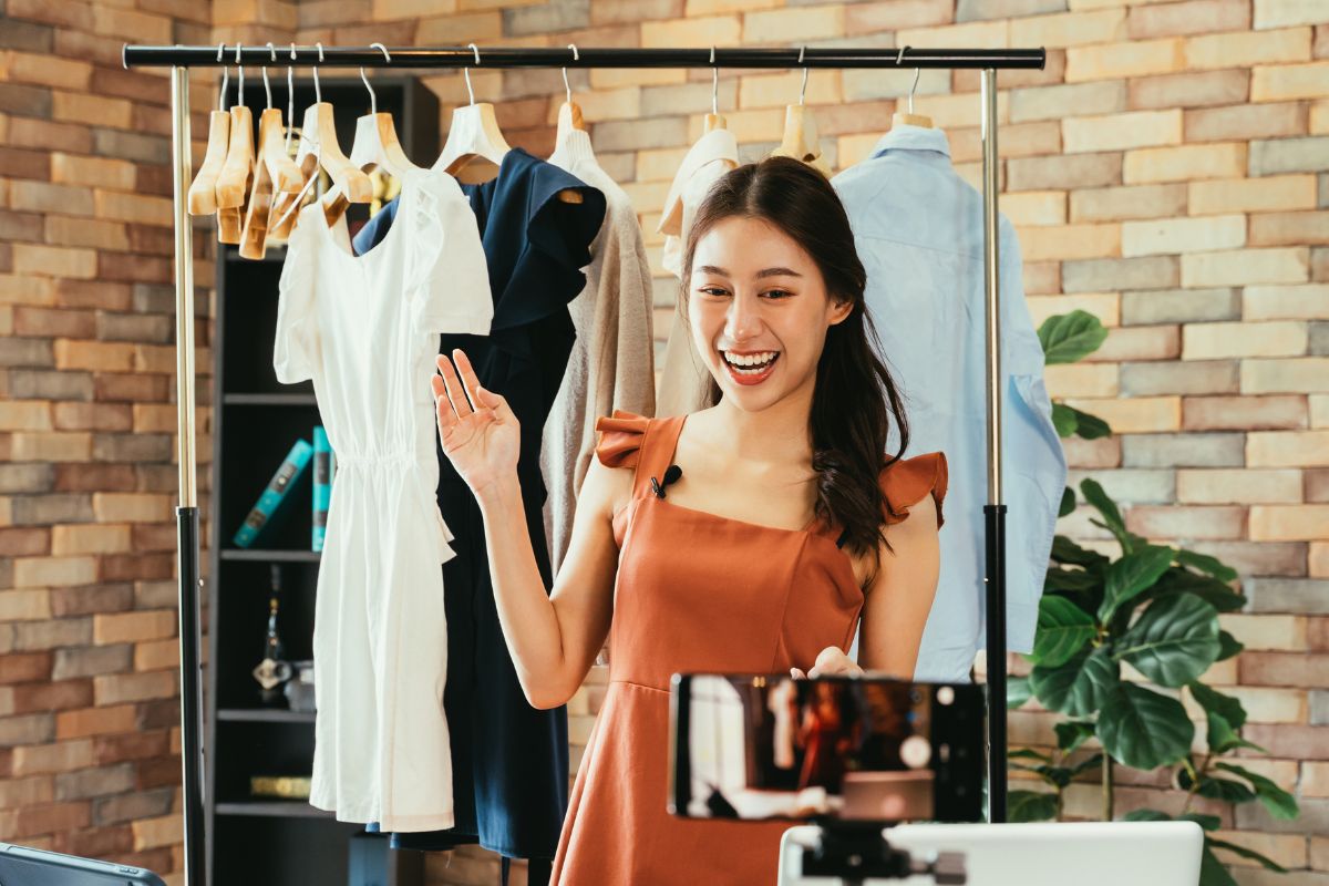 A picture of someone online selling.