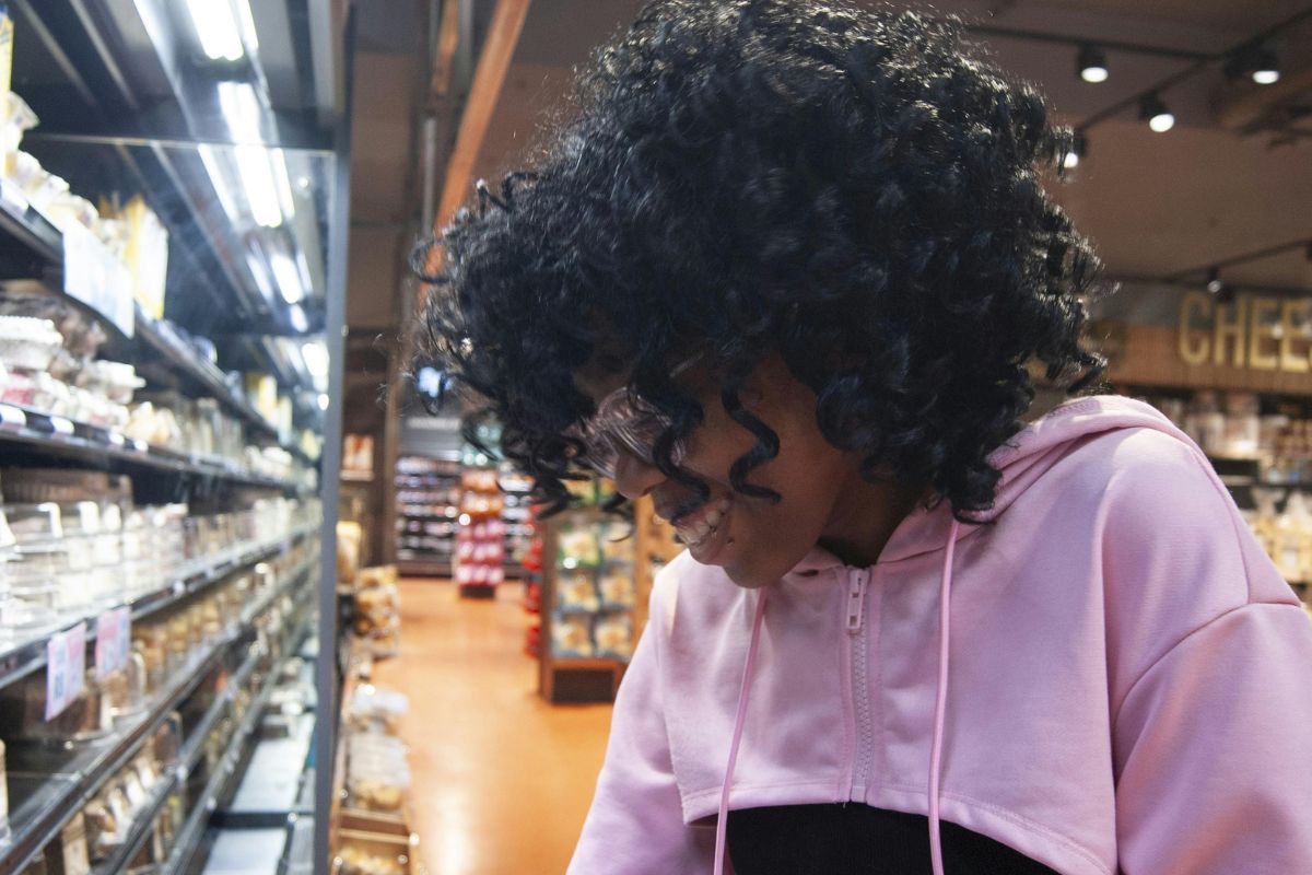 A picture of a mom groceries.