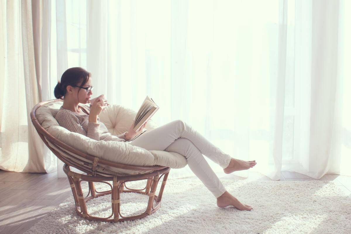 A picture of someone reading.