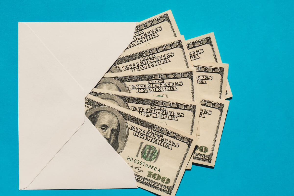 A picture of a money envelope.