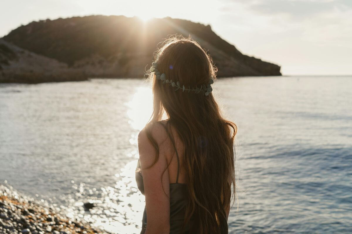 A picture of a woman looking at the horizon.