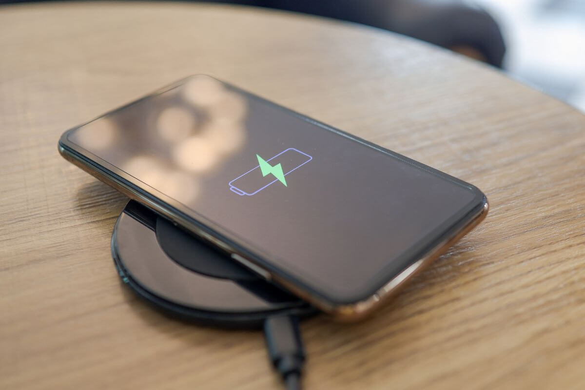 A picture of a charging phone.