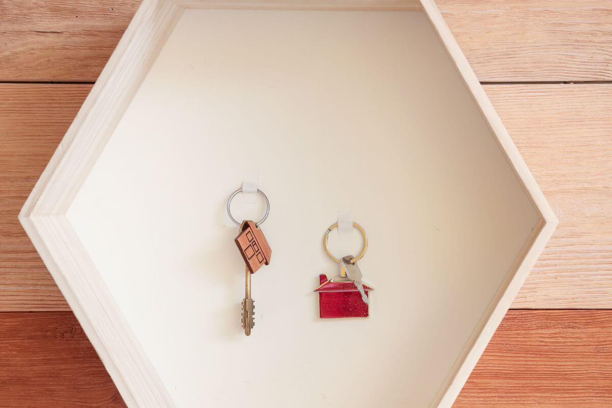 A picture of a DIY key holder.