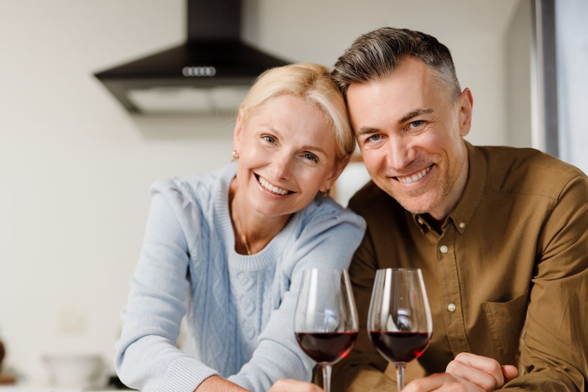 A picture of a couple drinking wine.