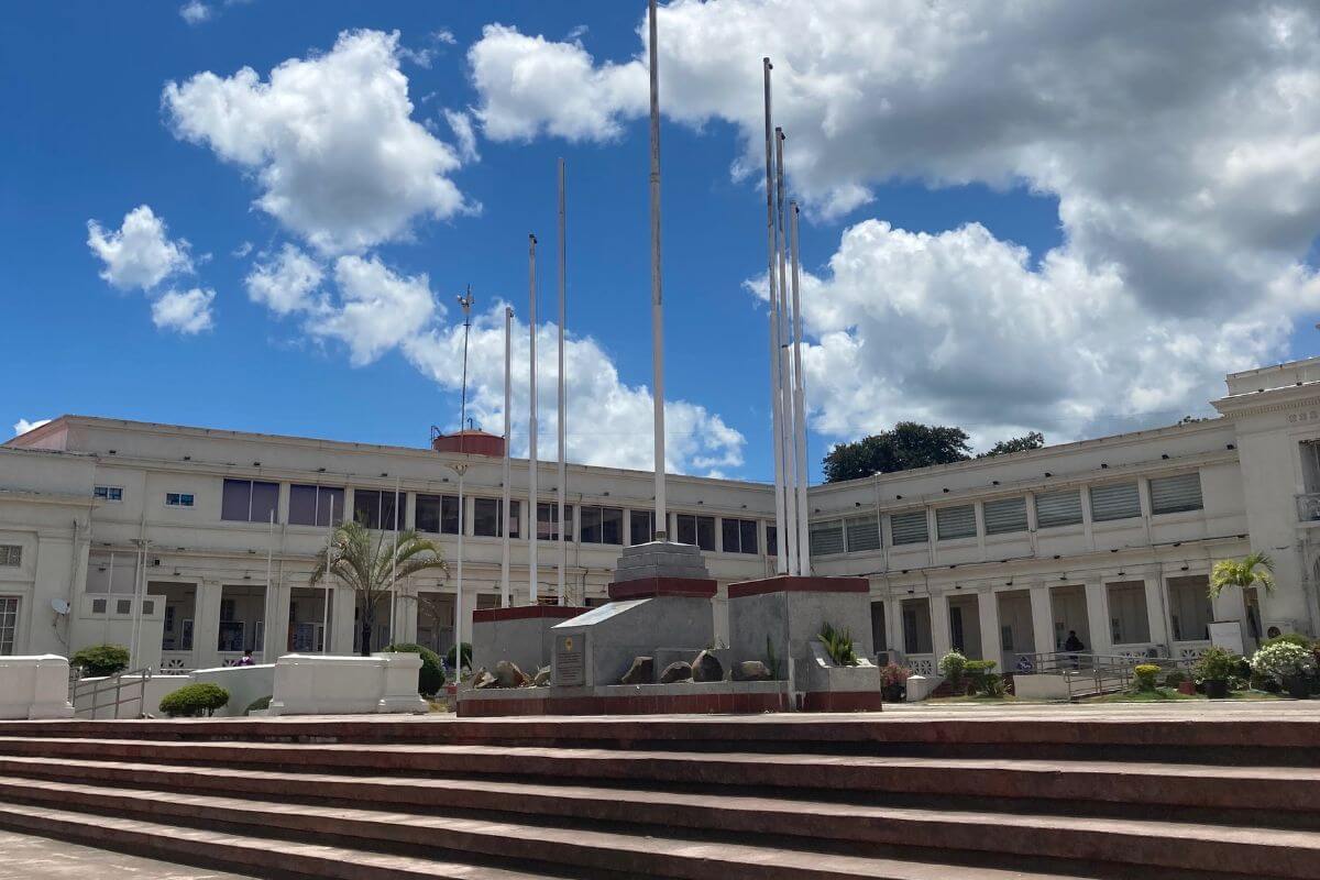 A picture of a municipal hall.