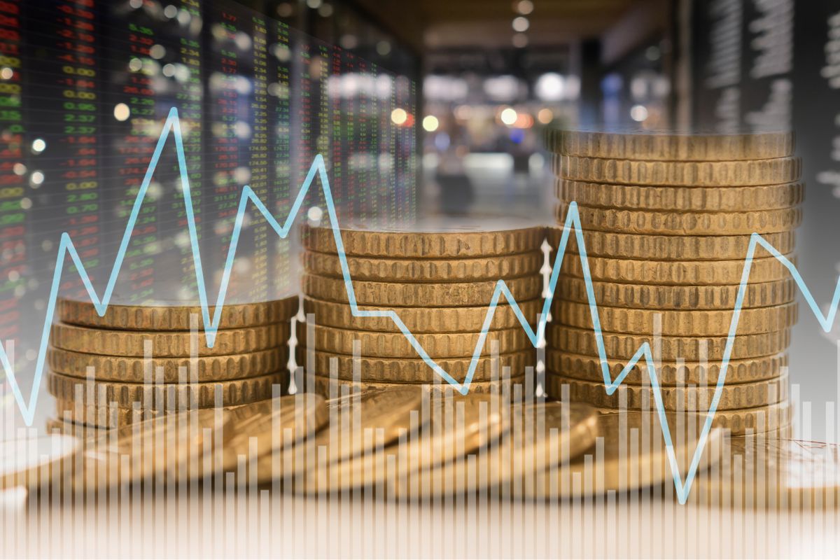 A picture shows a stack of coins and a graph.