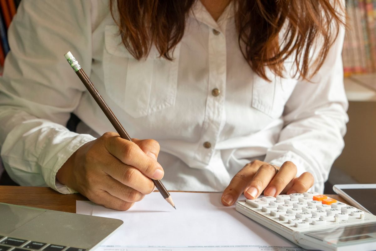 A picture shows a woman making a budget.