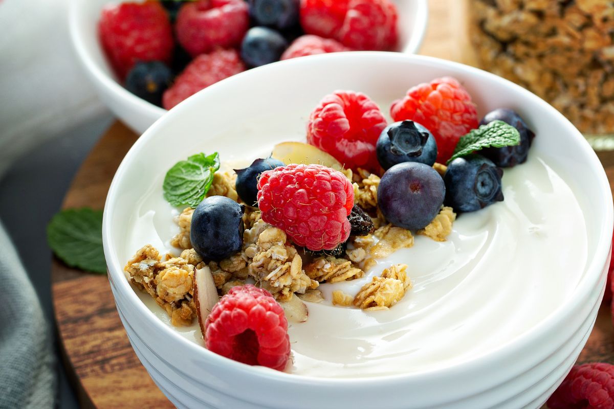 An image of a bowl of yogurt with fruits.