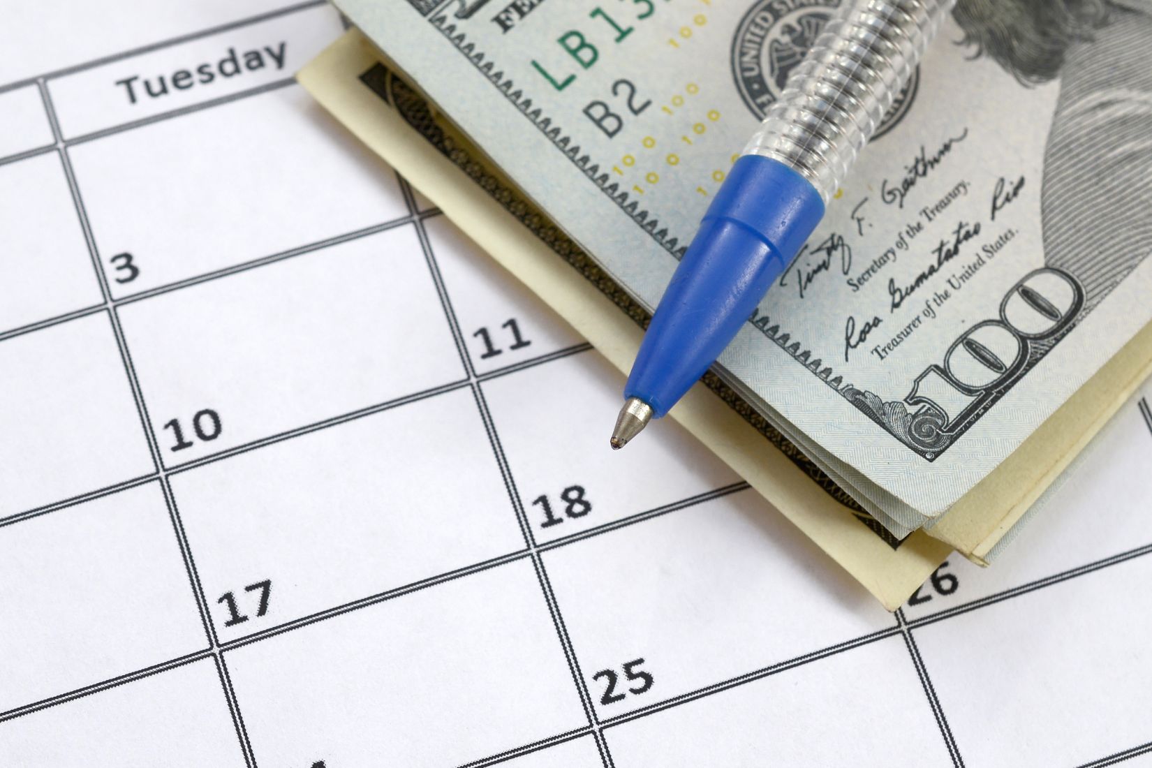 A picture of a calendar and money.