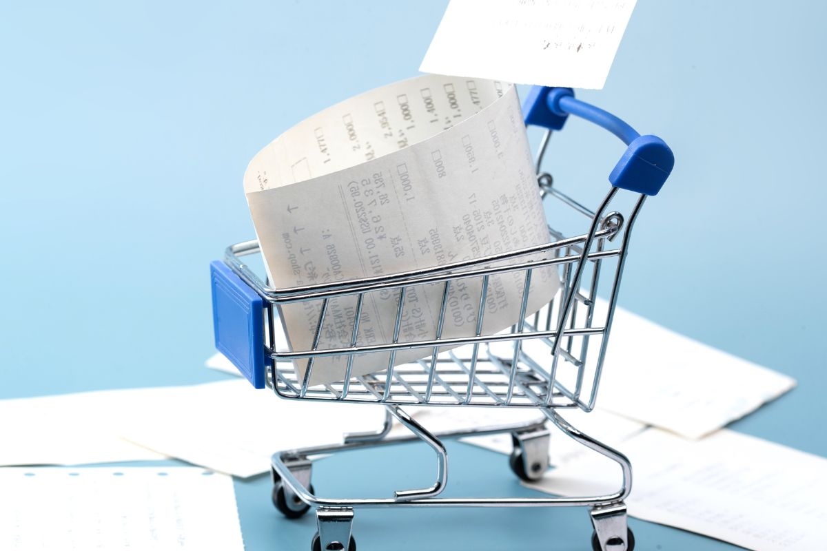 An image of receipts and a cart.