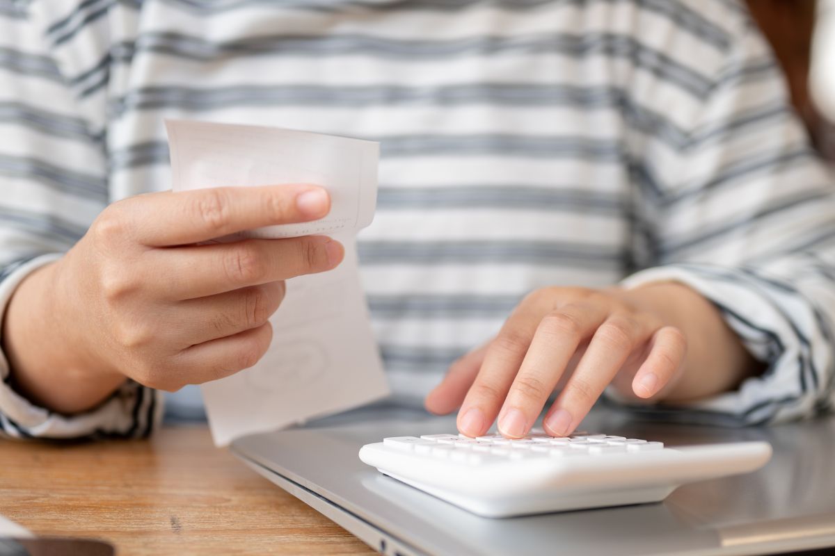 A picture of a woman calculating something.