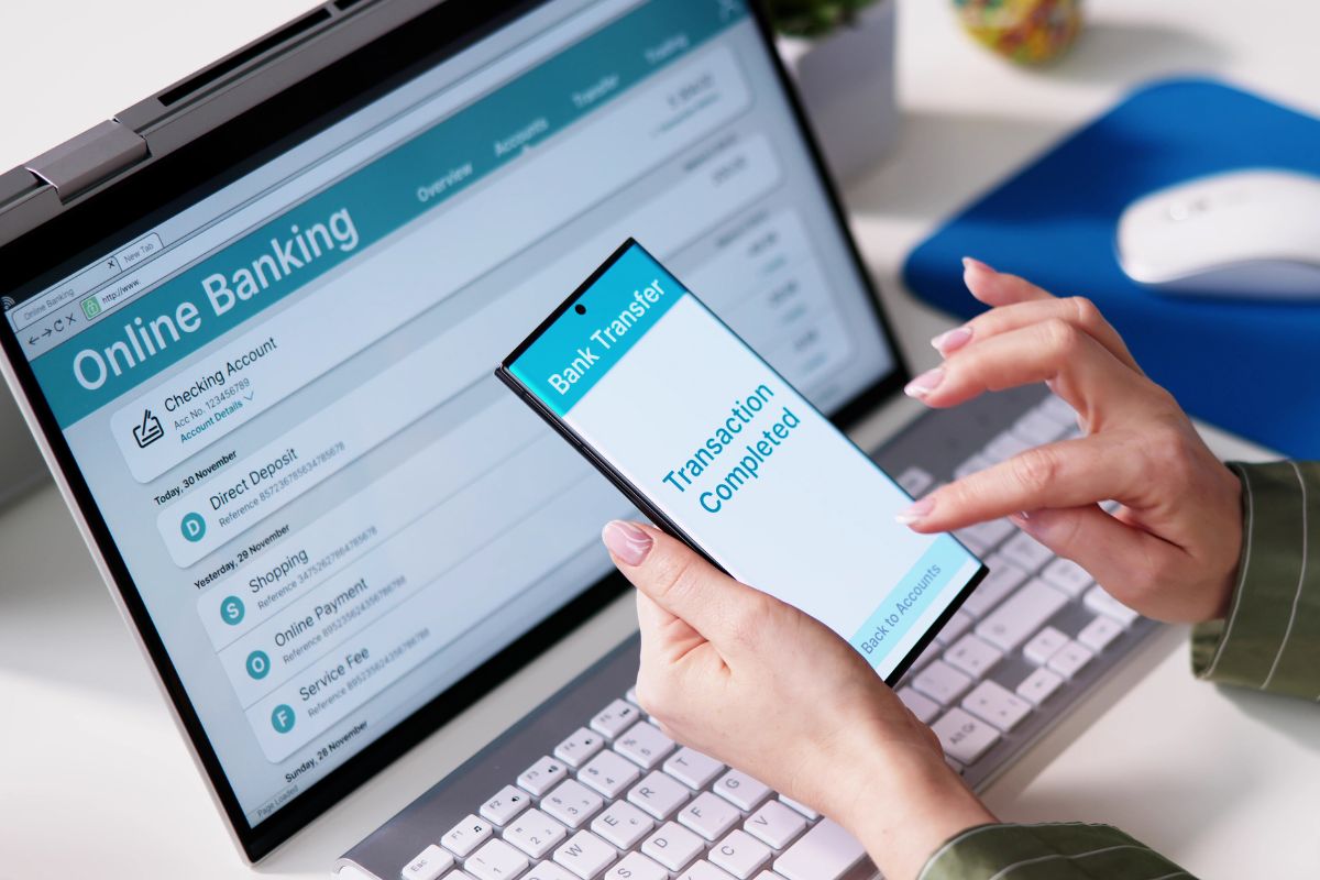 A picture shows a woman transferring money online.