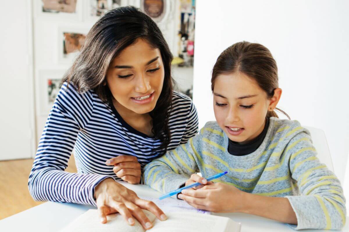 A picture of a woman tutoring her student.