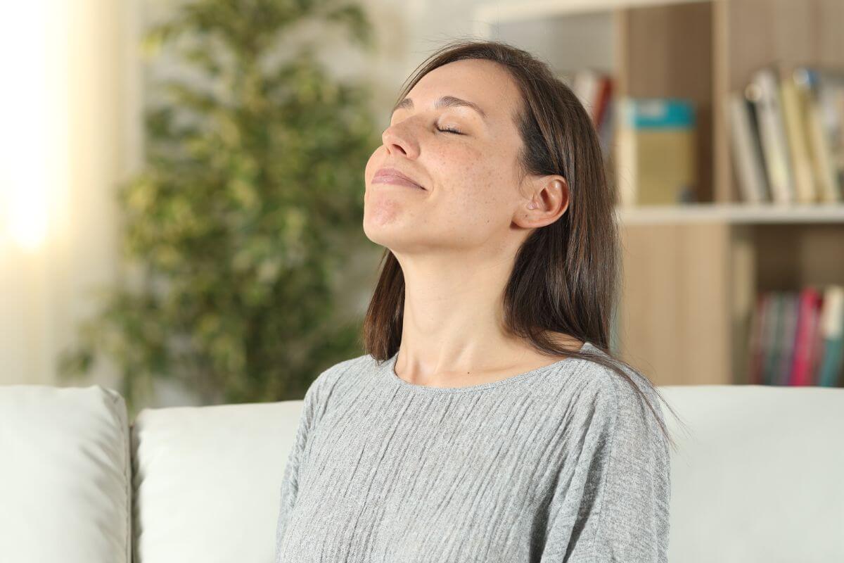 A photo lets a woman relax.