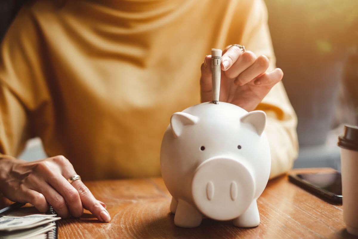 A photo shows a woman who saves money.