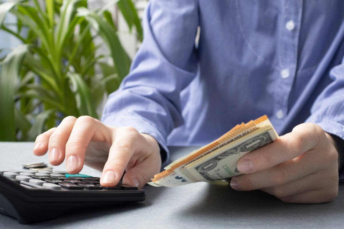 A picture of a woman's hand calculating money.