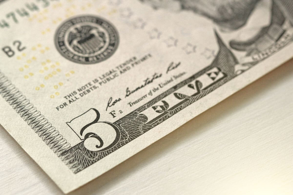 A picture of a five-hundred-dollar bill.
