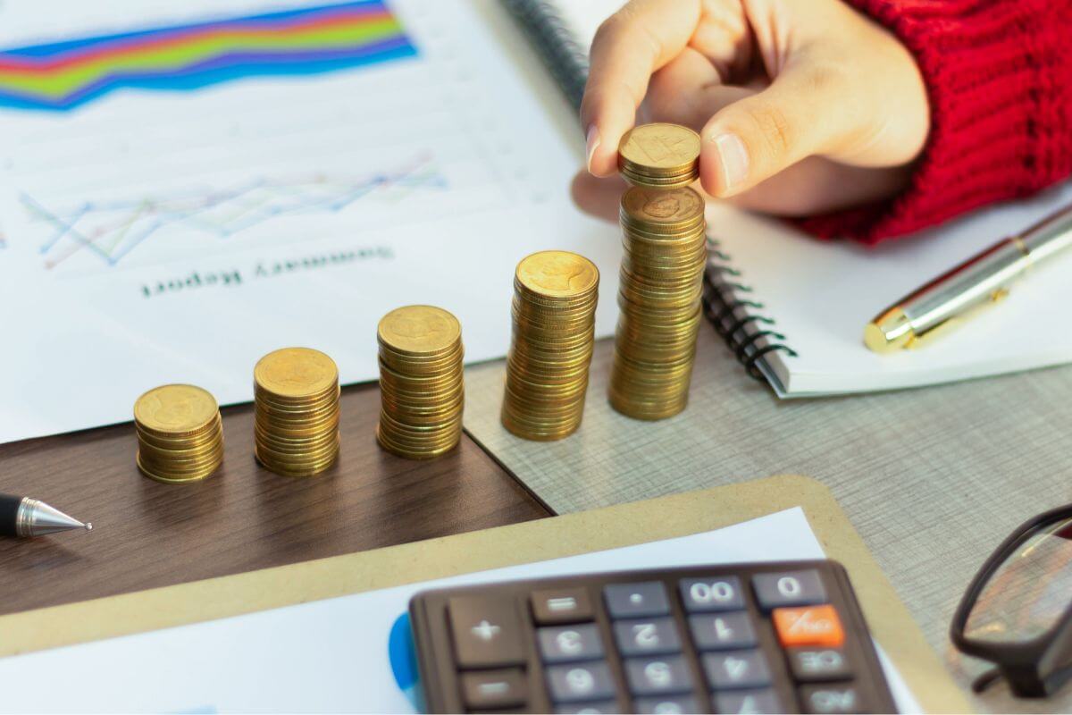 A picture of a woman forming stacks of coins.