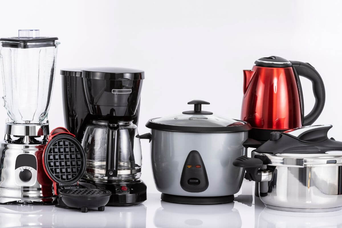A picture shows kitchen appliances.