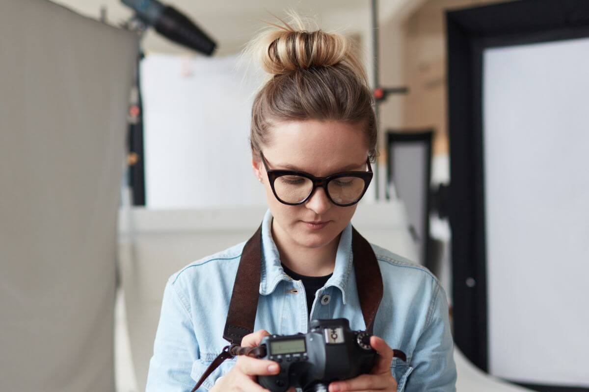 A picture of a photographer. 