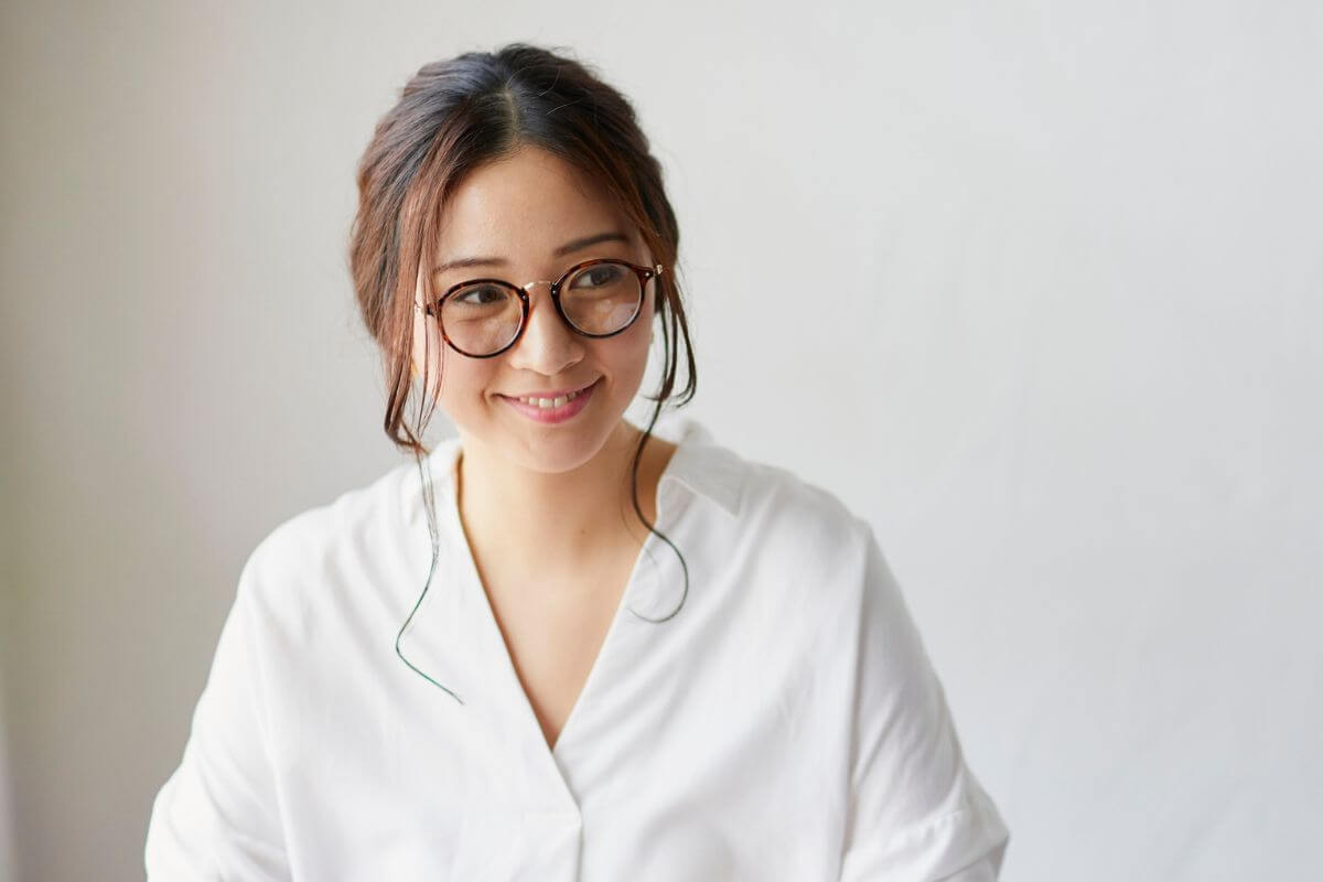 A picture of a smart lady.