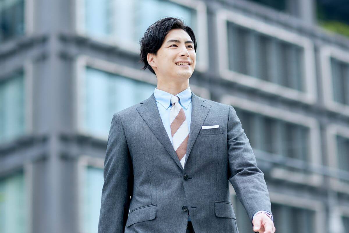 A picture of a smiling man.