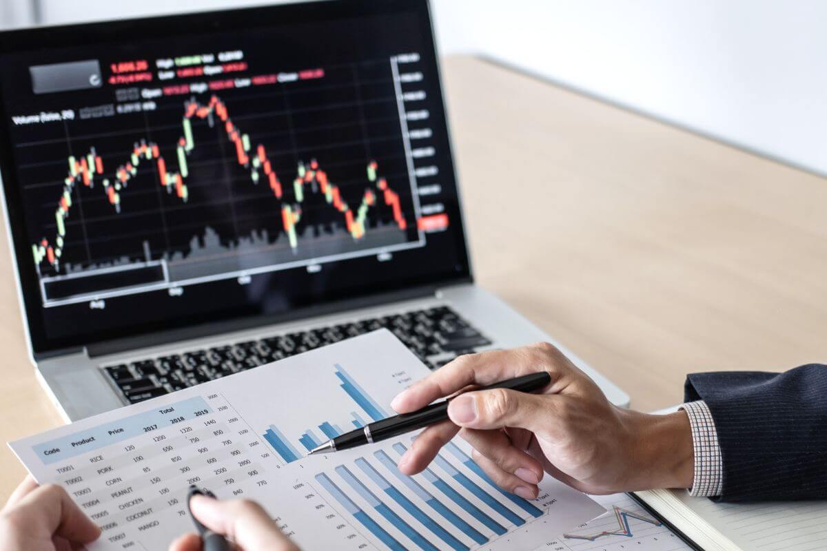 A picture of a stock market graph.