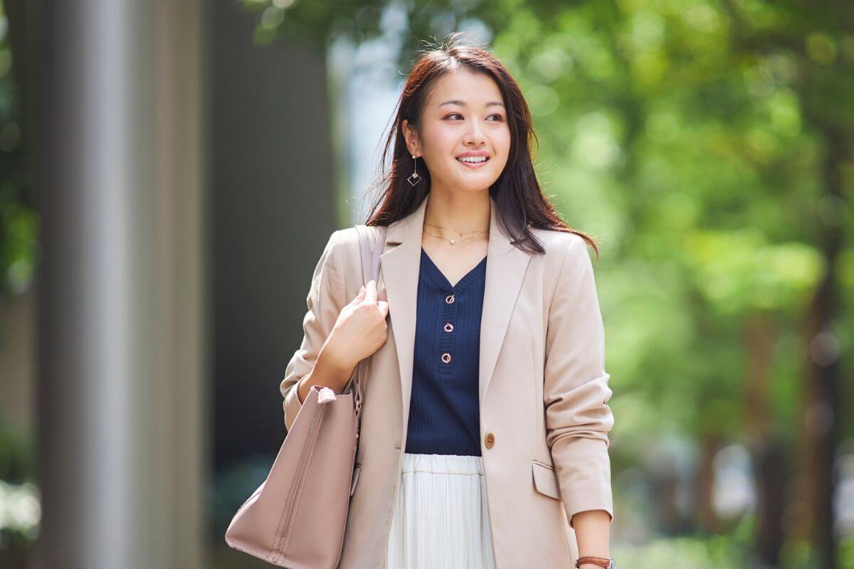A picture of a lady smiling. 