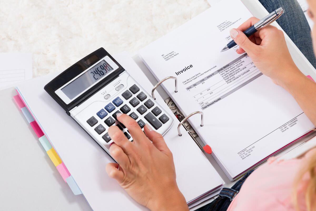 A picture of someone budgeting. 