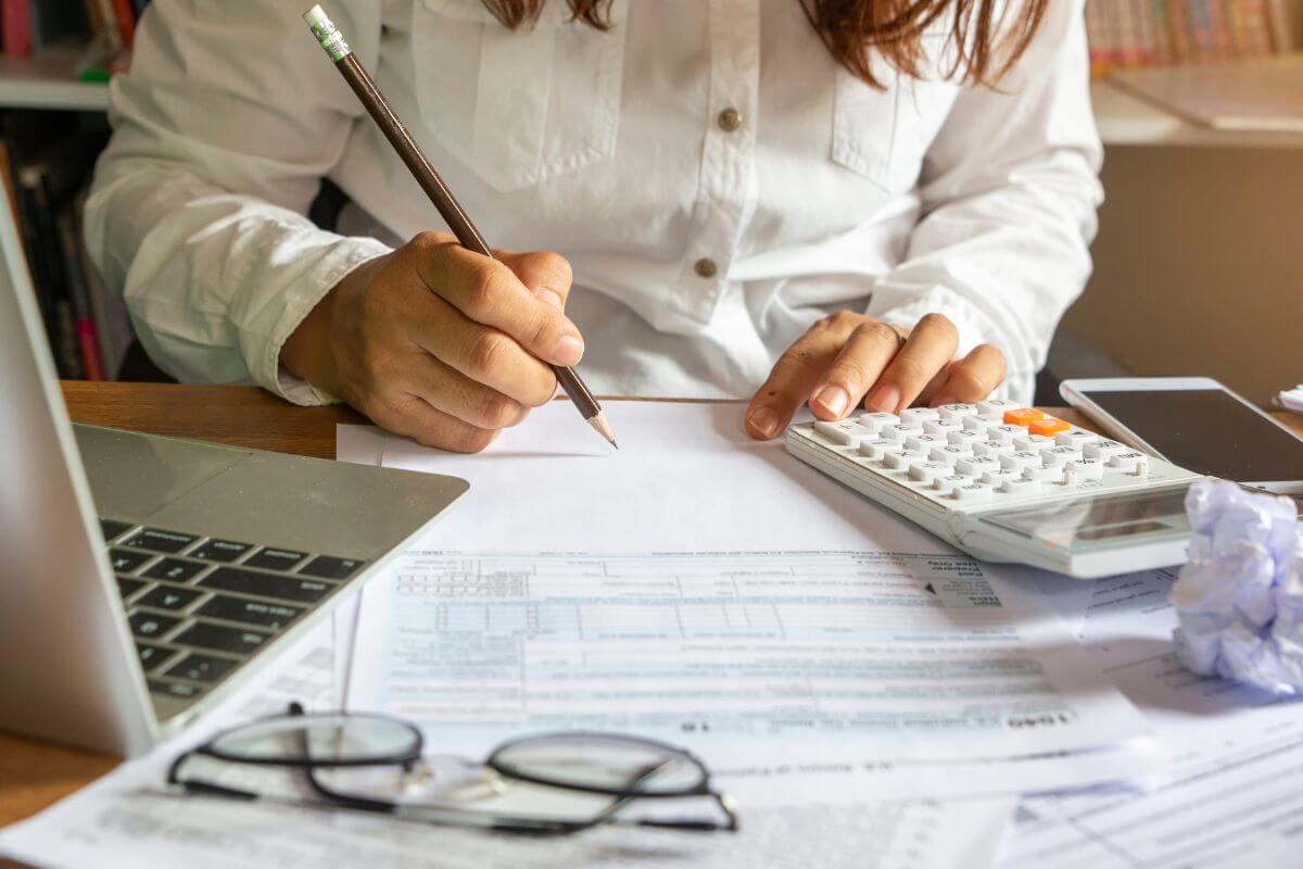 A picture of someone planning. 