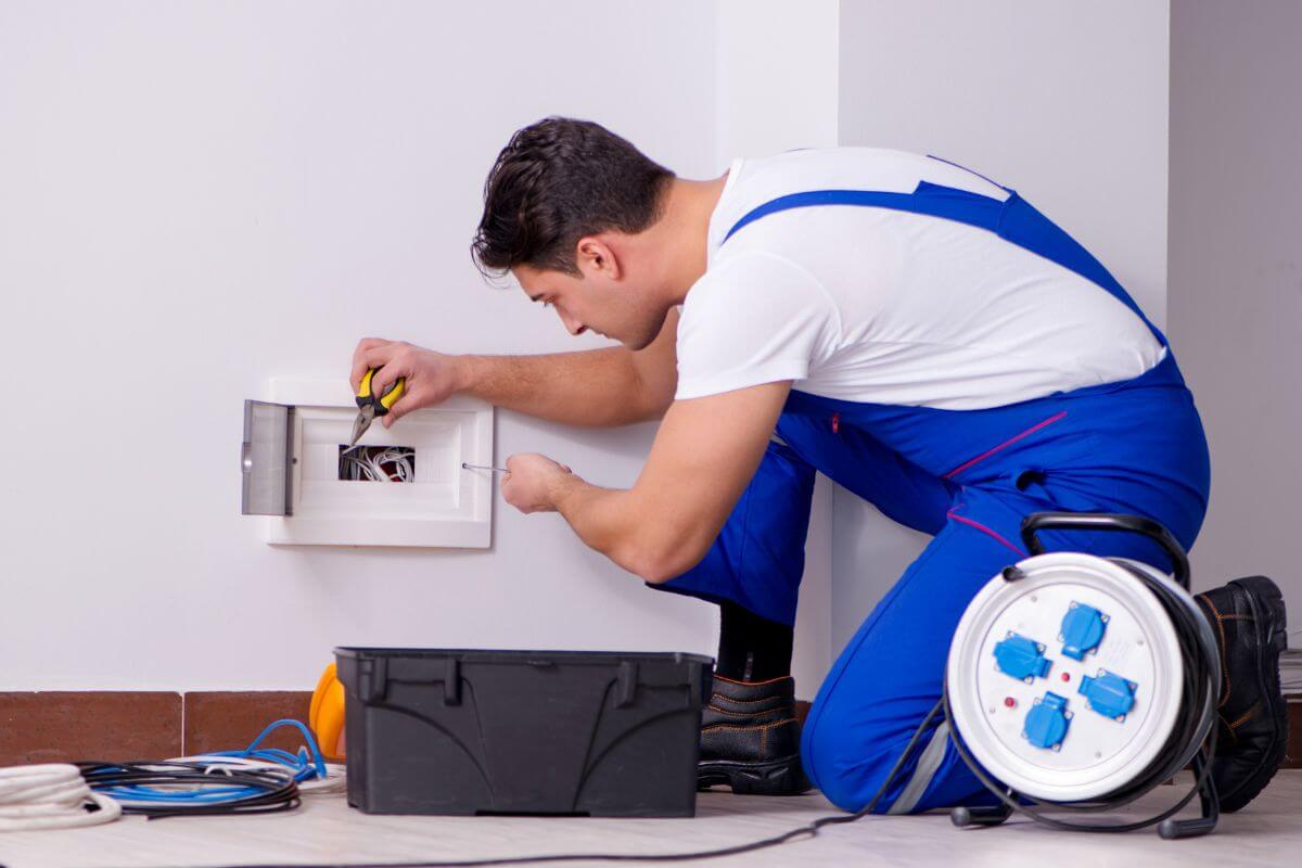 A picture of a repairman.