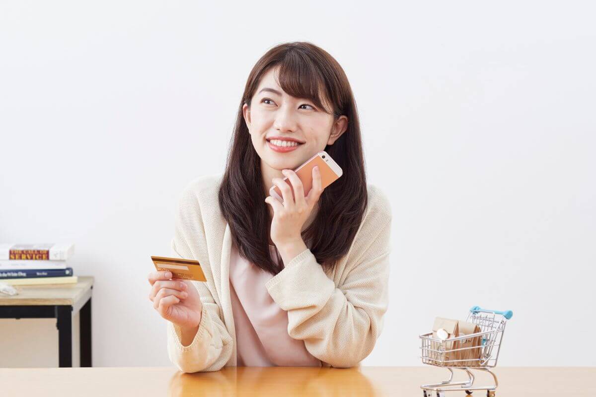 A picture of someone online shopping.