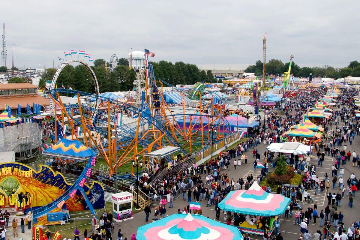 A picture of a carnival fair.
