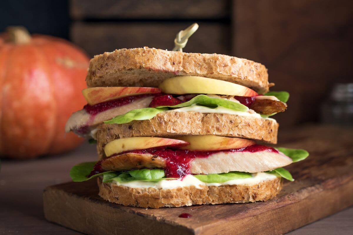 A picture of a clubhouse sandwich.