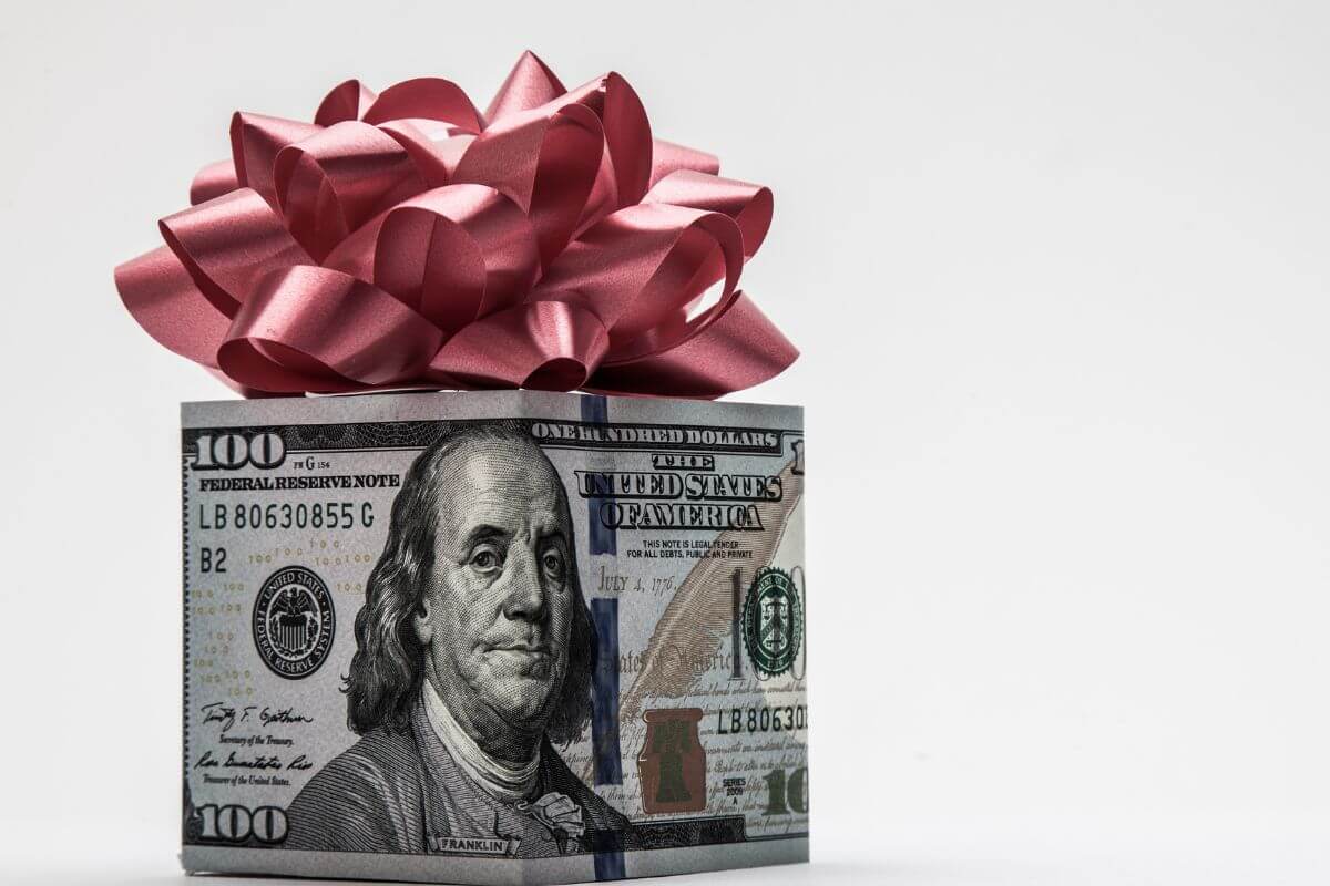 A picture of a gift from cash.