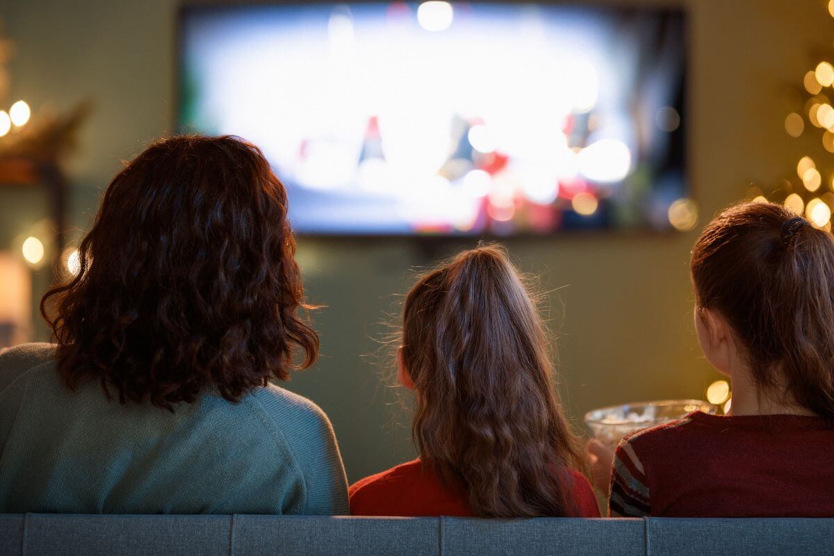 A picture of a family watching TV.