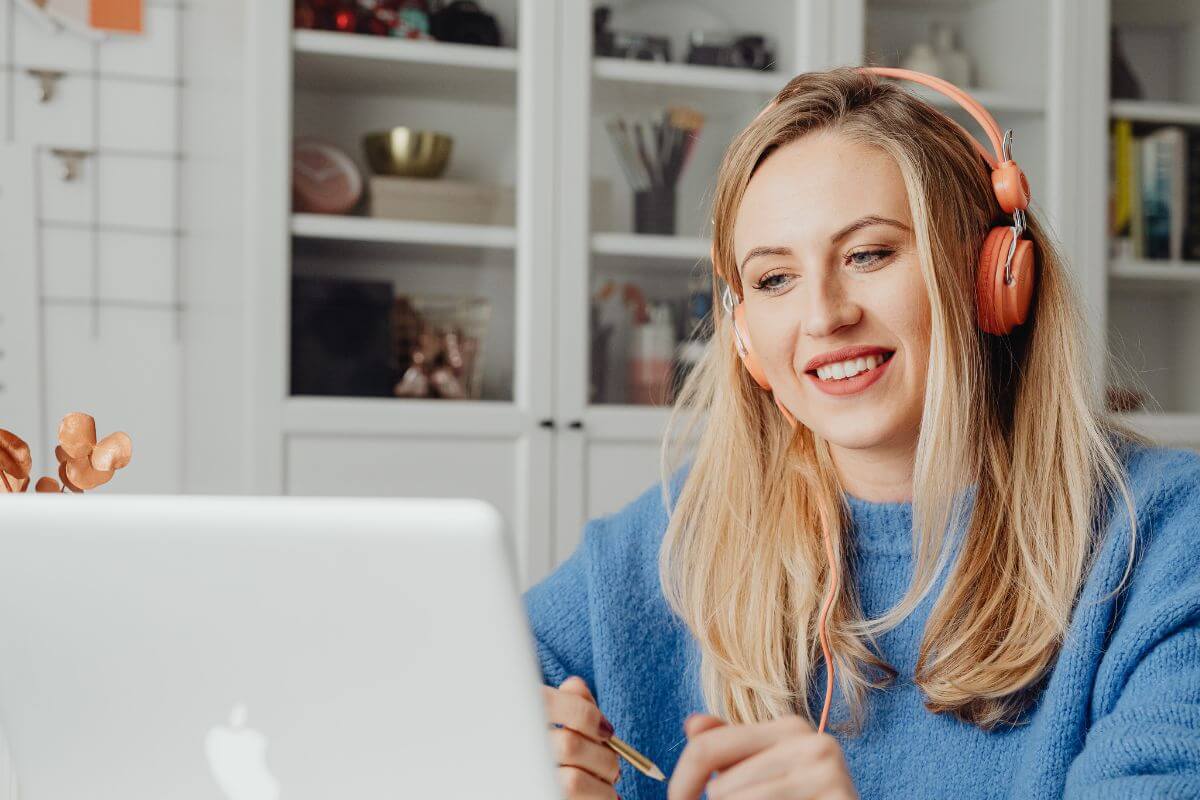 A picture of someone taking notes.