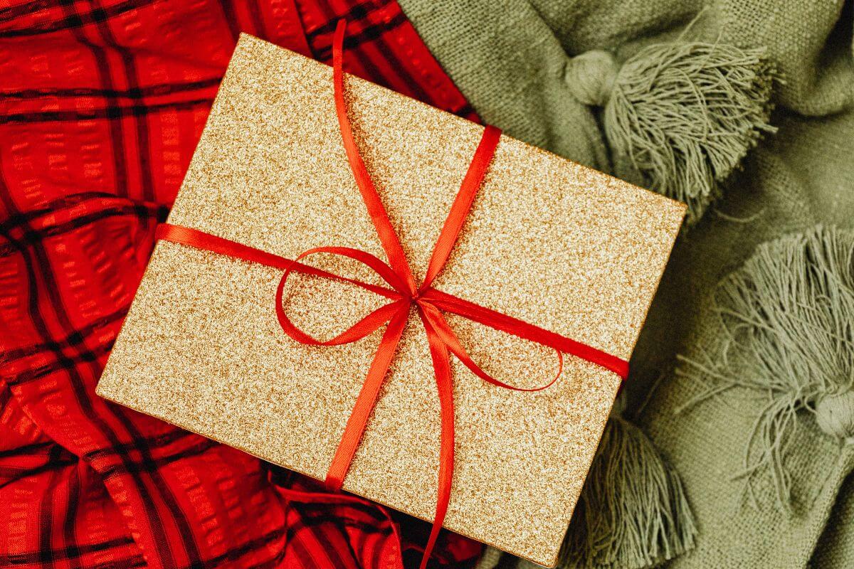 A picture of a holiday gift.