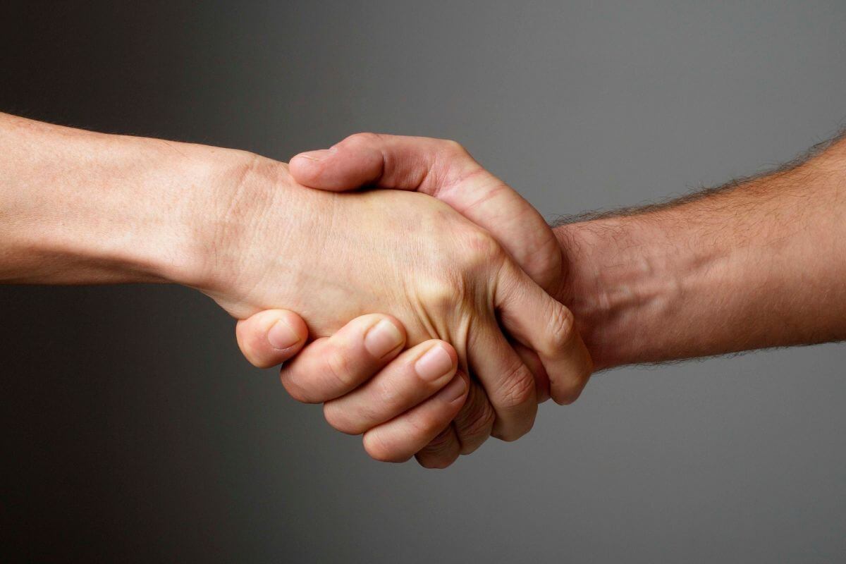 A picture shows handshaking.