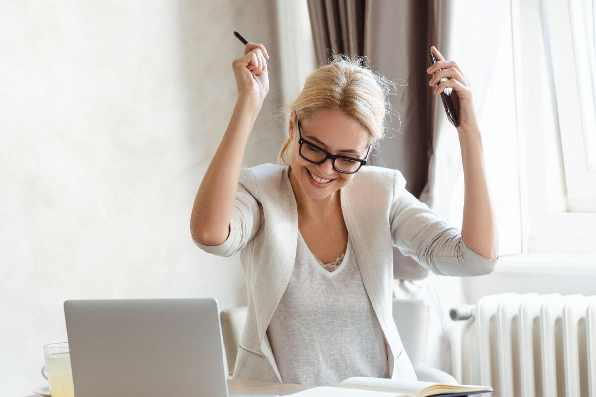 A picture of a happy woman.