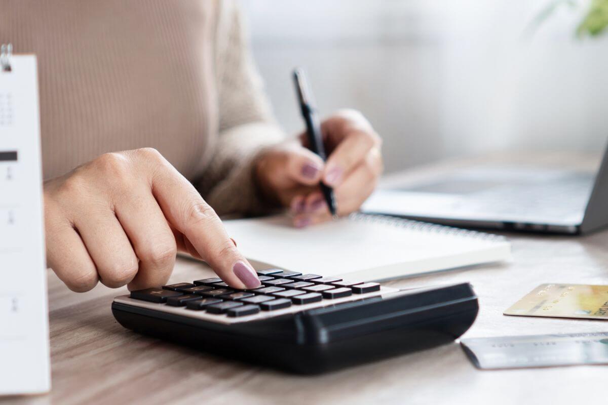 A picture shows a woman budgeting.