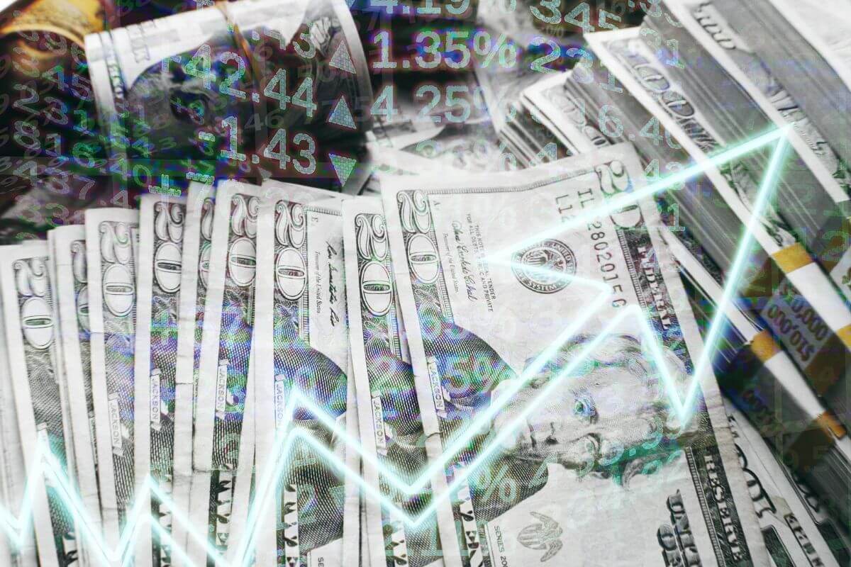 A picture shows money and an arrow.