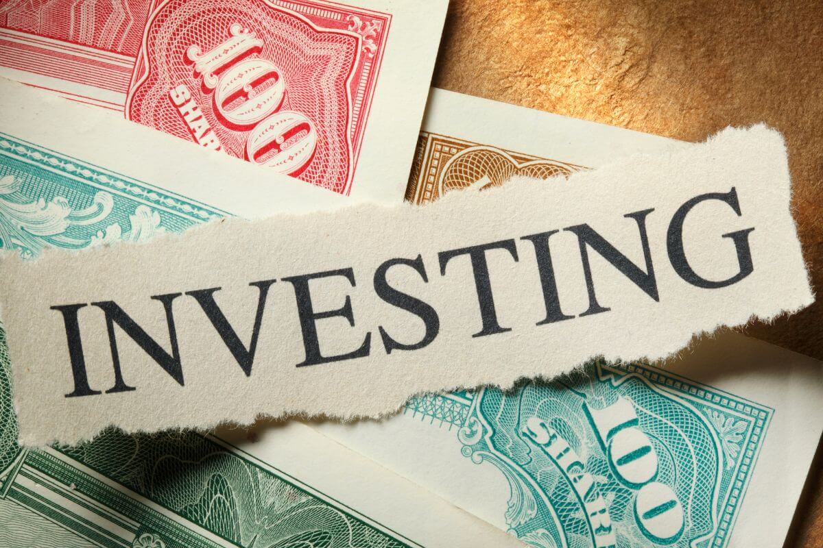 A picture shows a paper with investing wording.