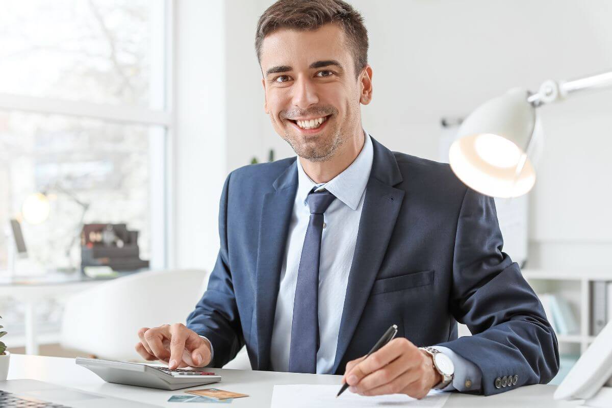 A picture shows a financial advisor.