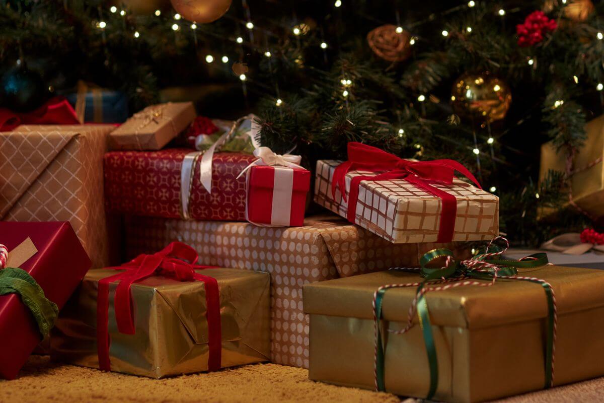 A picture shows Christmas gifts.