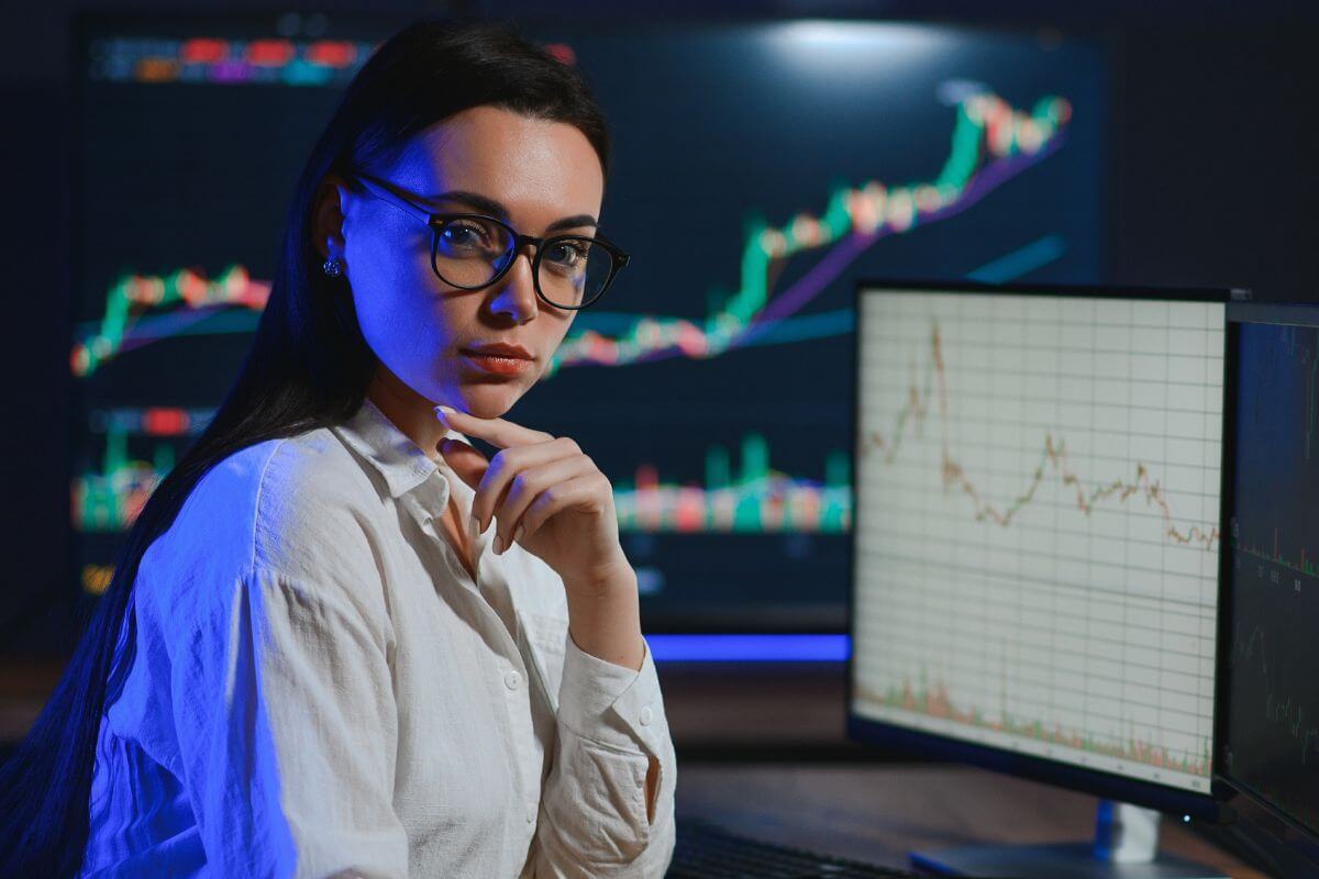 A photo of someone investing. 