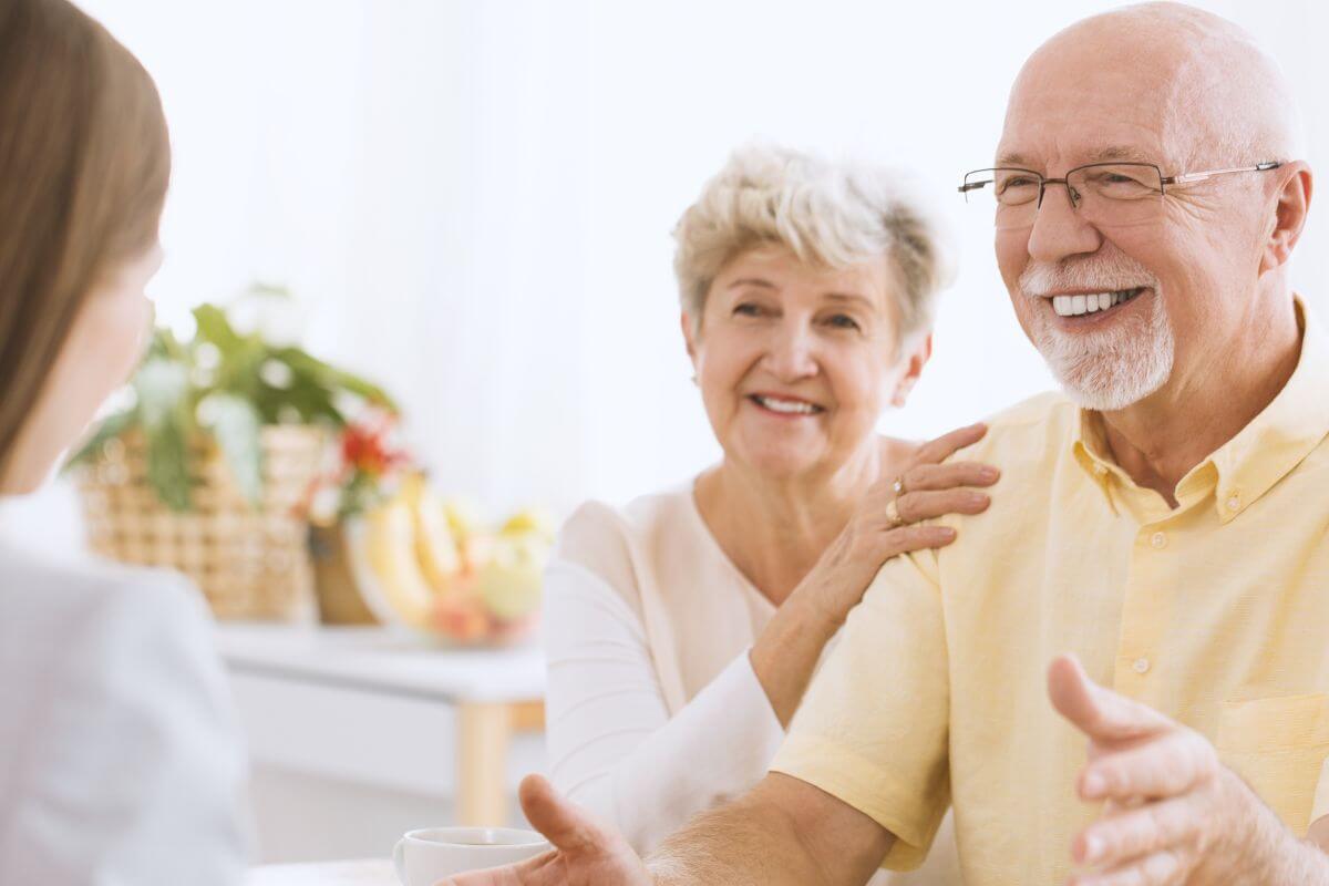 A picture of a senior couple smiling.